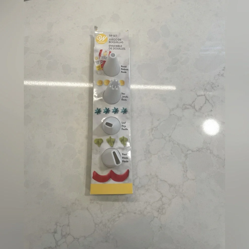 Wilton‎ Decorating Plastic Tip Set NWT